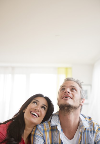 Couple looking up. Photo : Jamie Grill