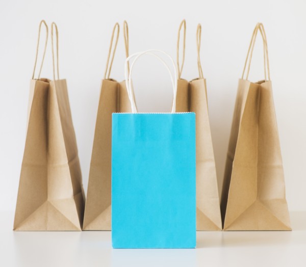 Studio shot of shopping bags and note book. Photo : Daniel Grill