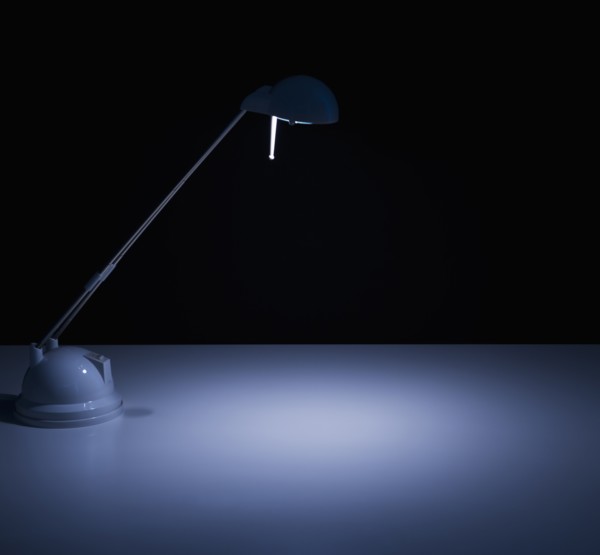 Studio shot of desk lamp. Photo : Daniel Grill