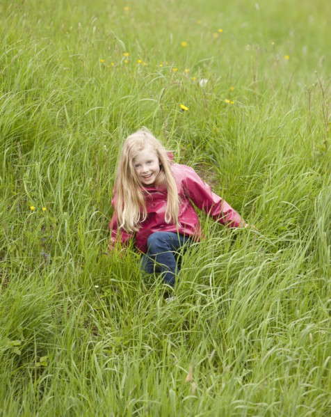 Girl playing among grass. Photo : Mike Kemp