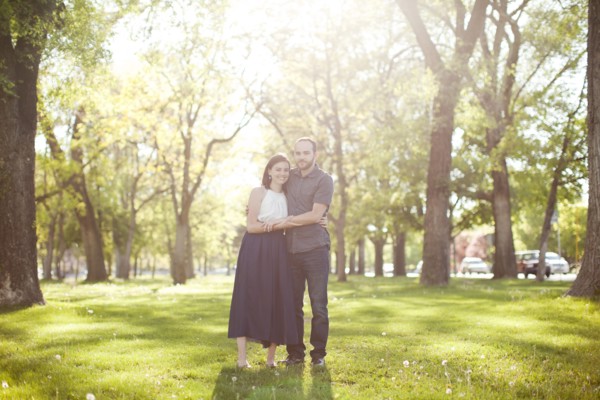 Happy young couple in park. Photo : Jessica Peterson