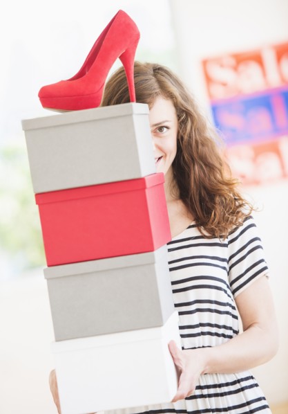 Woman carrying shoes boxes. Photo: Daniel Grill