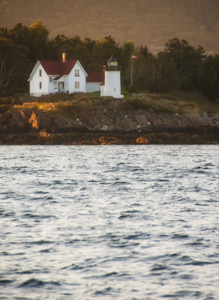 View of sea shore with small lighthouse. Photo : Daniel Grill
