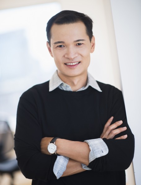 Portrait of confident mid adult man. Photo : Daniel Grill