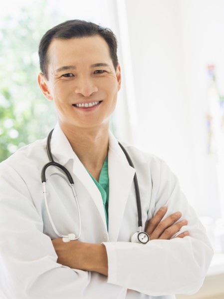 Portrait of happy mid adult doctor. Photo : Daniel Grill