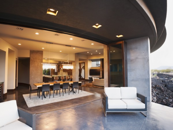 Modern living room facing terrace. Photo: Erik Isakson