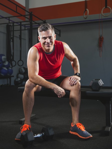 Mature man taking break from exercising . Photo: Erik Isakson
