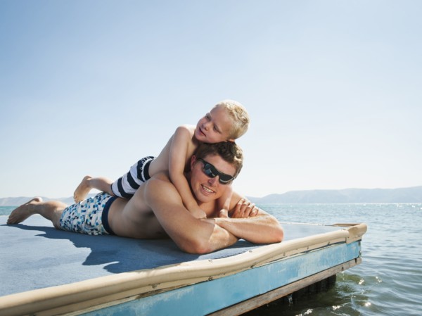 Father with son sunbathing. Photo: Erik Isakson