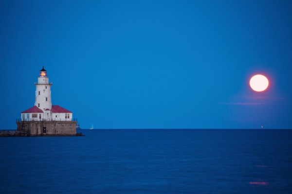 Lake Michigan, Lighthouse and full moon. Photo : Henryk Sadura