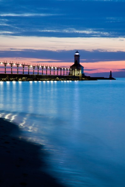Michigan City Lighthouse at sunset. Photo : Henryk Sadura