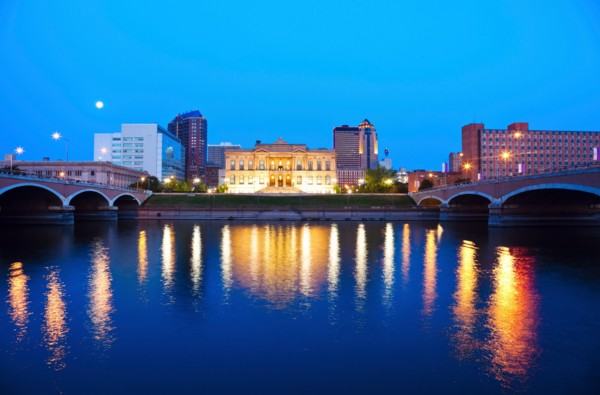 Morning in Des Moines, Skyline of city.. Photo : Henryk Sadura