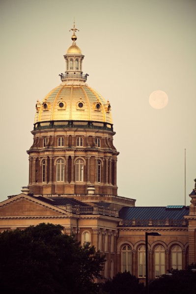 Entrance to State Capitol Building. Photo: Henryk Sadura