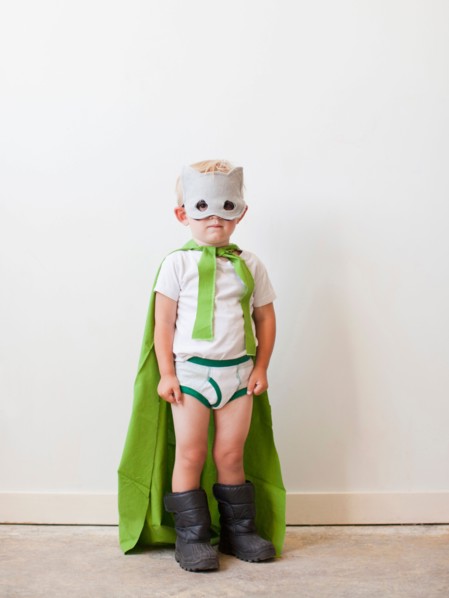 Studio shot, Portrait of boy (2-5 years) wearing green cape and mask. Photo : Jessica Peterson