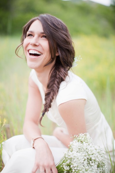 Portrait of laughing woman looking up. Photo : Jessica Peterson