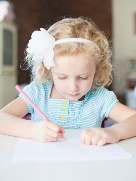 Girl drawing with colour pencil. Photo : Jessica Peterson