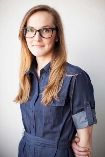 Studio Shot, portrait of young woman. Photo : Jessica Peterson