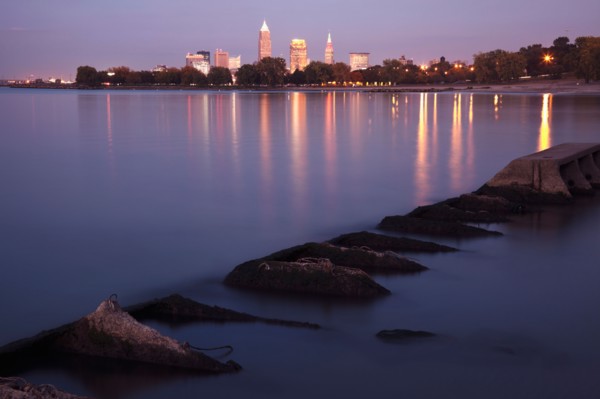City skyline at dusk. Photo : Henryk Sadura
