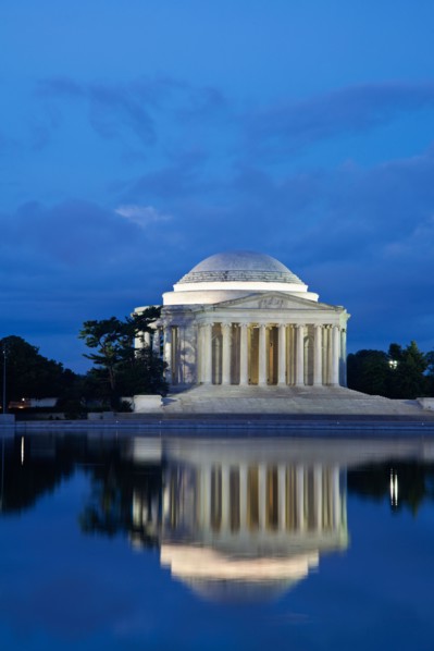 Thomas Jefferson Memorial at dusk. Photo : Henryk Sadura