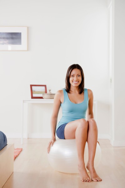 Woman exercising with fitness ball. Photo : Rob Lewine