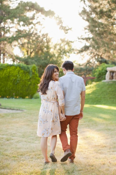 Couple walking in park. Photo: Jessica Peterson