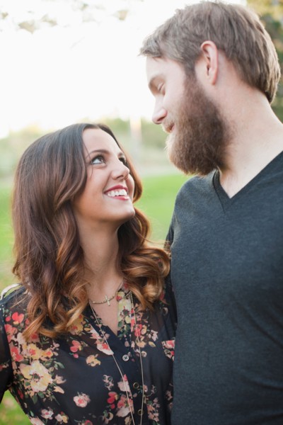 Couple looking in eyes. Photo : Jessica Peterson