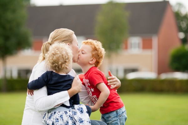 Mother with her children (2-3, 4-5)