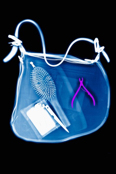 X-ray image of woman's shoulder bag