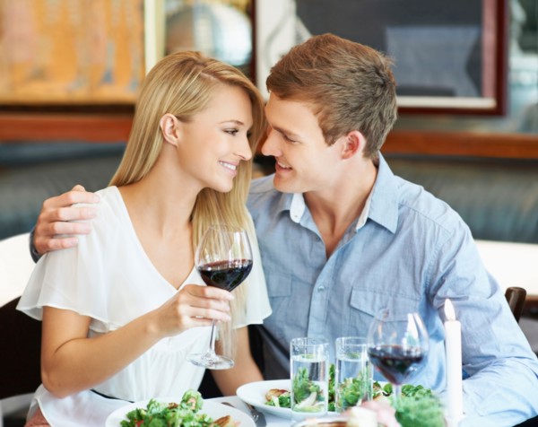 Couple drinking wine in restaurant
