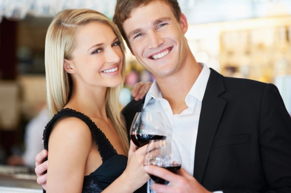 Couple drinking wine in restaurant