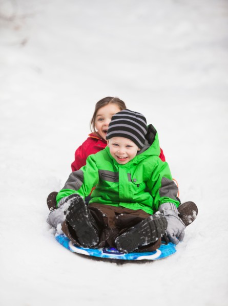 Portrait of two sledding children (2-3, 4-5)