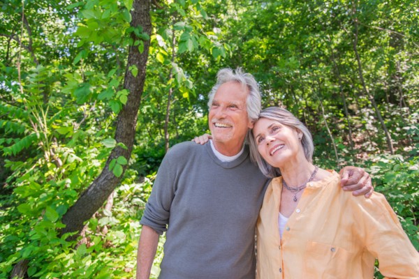 Senior couple relaxing in park.