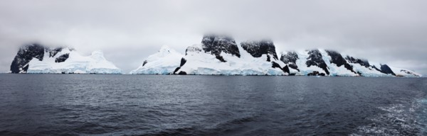 View of graham land and icebergs