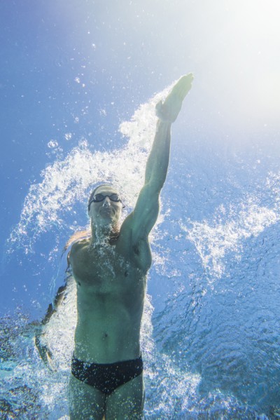 Underwater view of athletic swimmer.
Photo : Daniel Grill