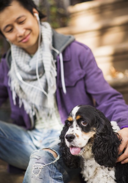 Teenage boy(16-17) with dog. USA, New Jersey, Jersey City.
Photo : Daniel Grill