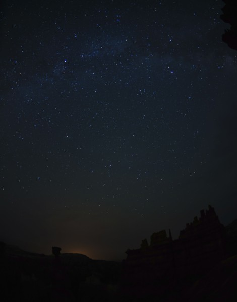 Night sky above rocks. USA, Utah, Bryce Canyon.
Photo : Daniel Grill