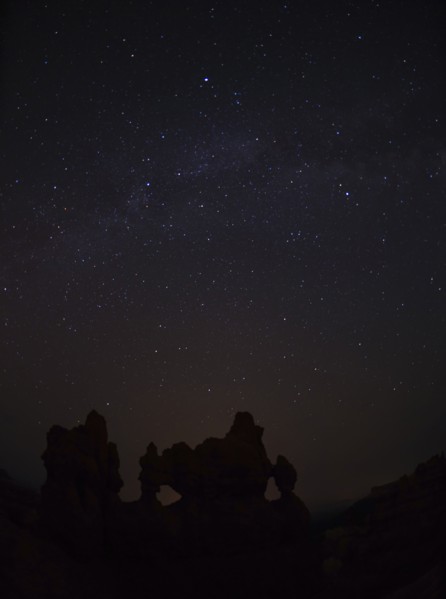 Night sky above rocks. USA, Utah, Bryce Canyon.
Photo : Daniel Grill