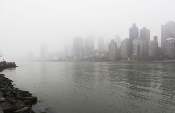 View of city over river. USA, New York State, New York City.
Photo : fotog