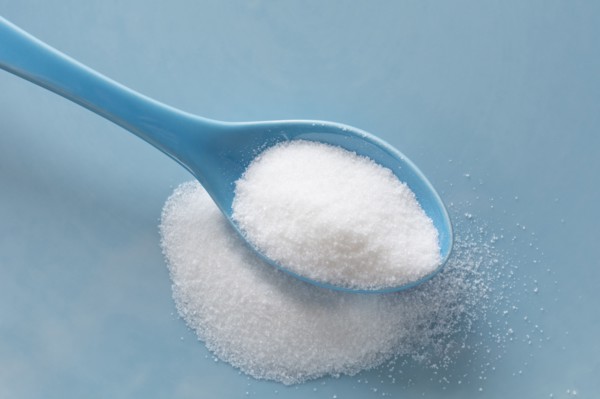 Sugar on spoon.
Photo : Kristin Lee
