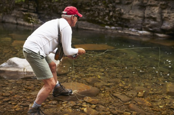 Fisherman on riverbank. USA, Colorado.
Photo : Kelly