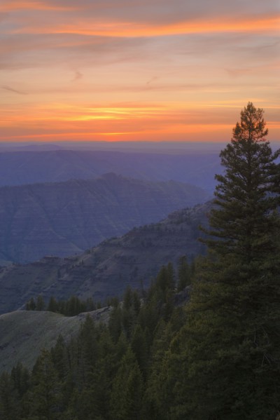 View to Imnaha River Canyon at sunset. USA, Oregon.
Photo : Gary Weathers