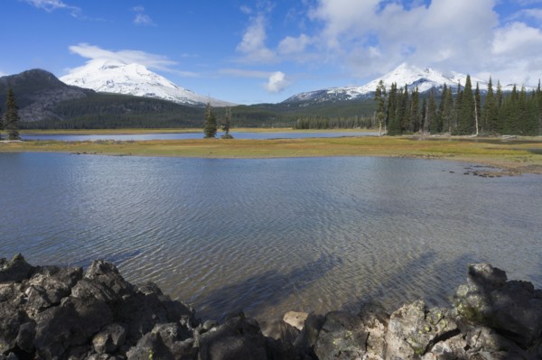 View to Sparks Lake. USA, Oregon, Sparks Lake.
Photo : Gary Weathers