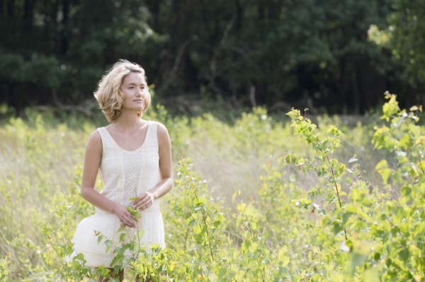Woman relaxing on meadow. Netherlands, Gelderland, Hatertse Vennen.
Photo : Jan Scherders