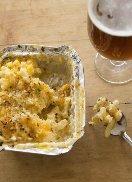 Studio shot of beer and pasta with cheese.
Photo : Jamie Grill