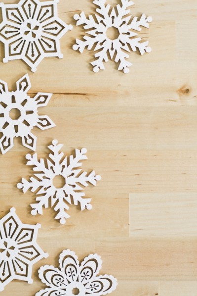 Studio shot of Christmas snowflakes.
Photo : Kristin Lee