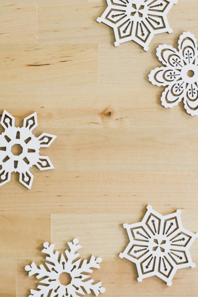 Studio shot of Christmas snowflakes.
Photo : Kristin Lee