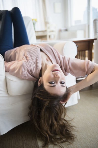 Young woman relaxing on sofa .
Photo : Jamie Grill