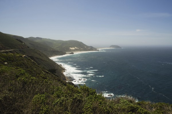 View of coastline.
Photo : Tetra Images