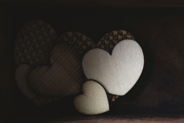 Studio shot of heart shape box.
Photo : Kristin Lee