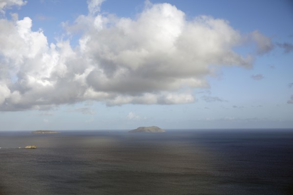Scenic view with sea and island.
Photo :  Winslow Productions