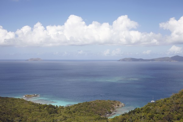 Scenic view with sea and island.
Photo :  Winslow Productions